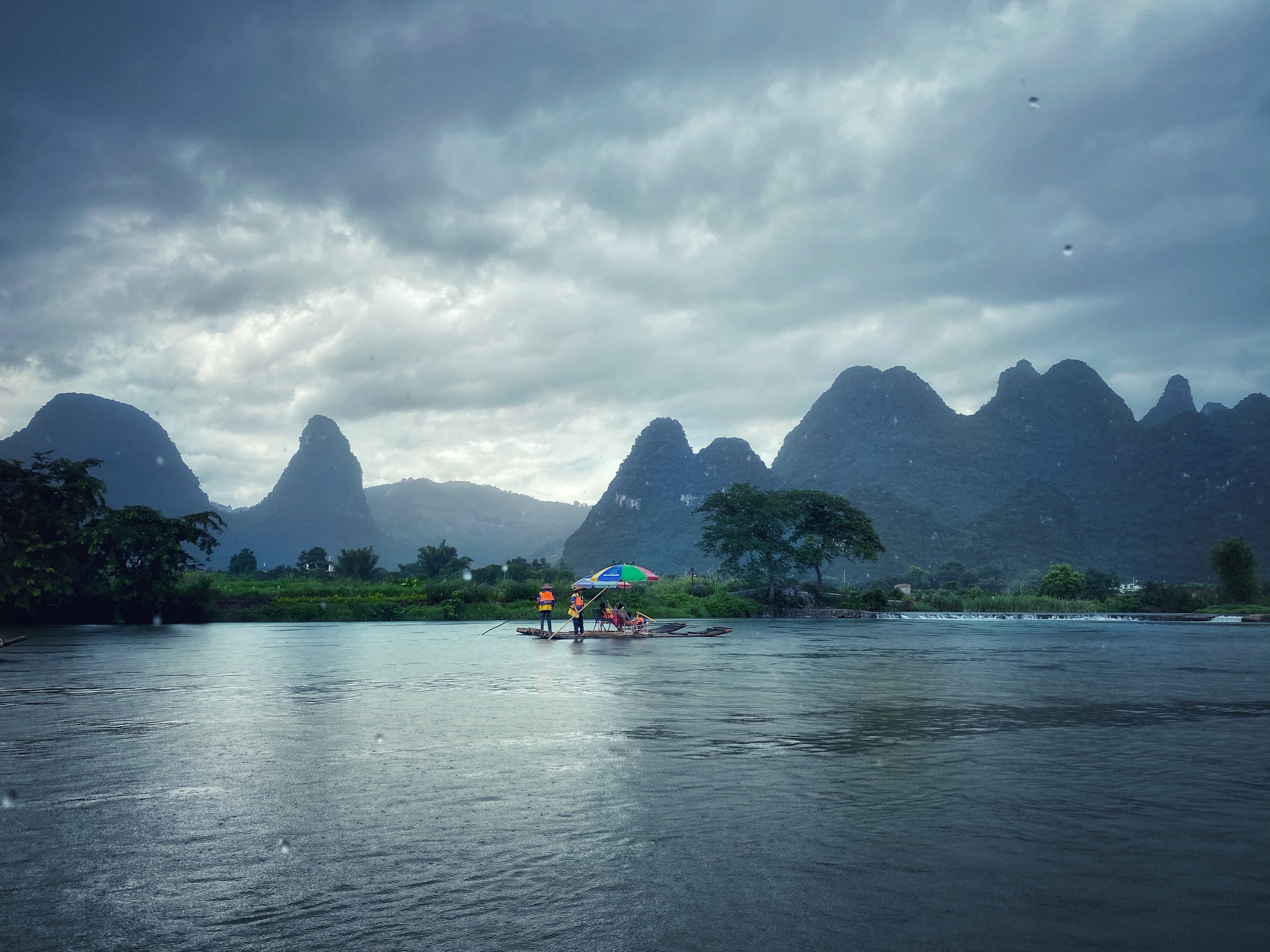 桂林.阳朔嗦粉，赏水