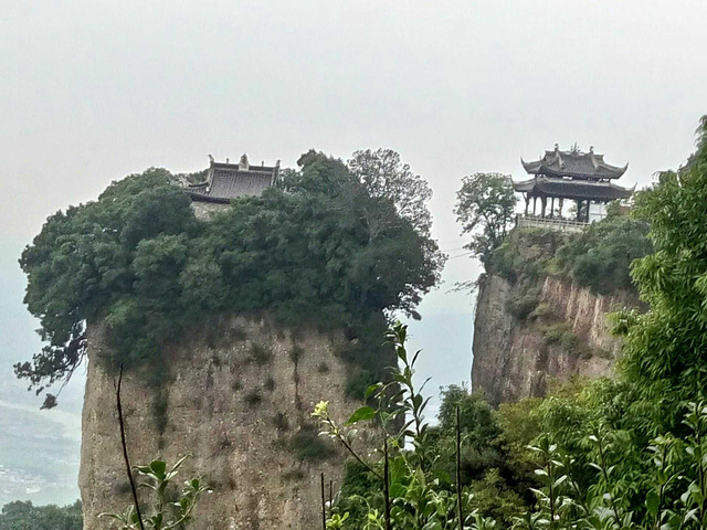 窦团山景区有十大旅游区域二十八个景点博十幽深高空滑翔惊险刺激载人