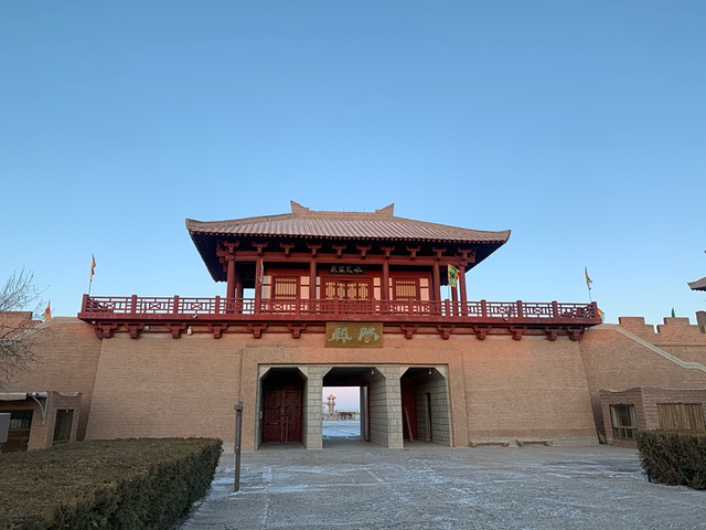 可以来阳关景区(4a级)参观游览,阳关是中国古代陆路对外交通咽喉之地