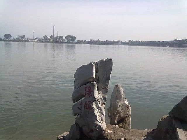 鸭绿江公园是国家重点风景名胜区鸭绿江风景名胜区的核心景区,位于