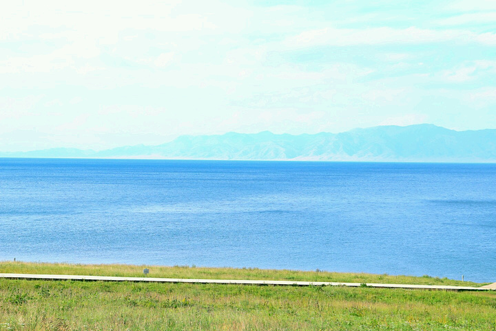 赛里木湖(sayram lake)是新疆海拔最高,面积最大,风光秀丽的高山湖泊