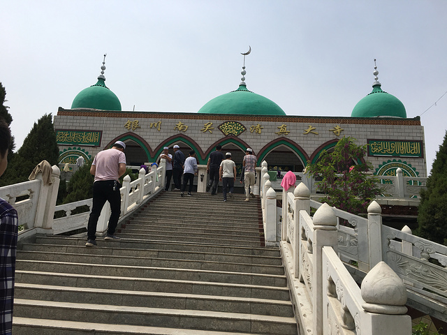 清真寺门票,10元,不知道票上为啥写12.凉菜,不好吃.