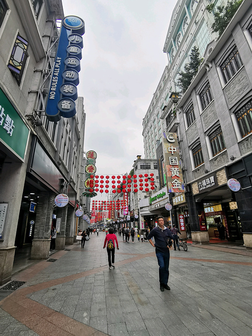 广州旅游攻略 慢游广州  上下九步行街地处广州市荔湾区(俗称西关)的