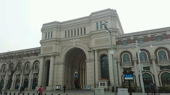 这里还是金粉世家的外景取景地民国时期名人故居多还有些企业在这里