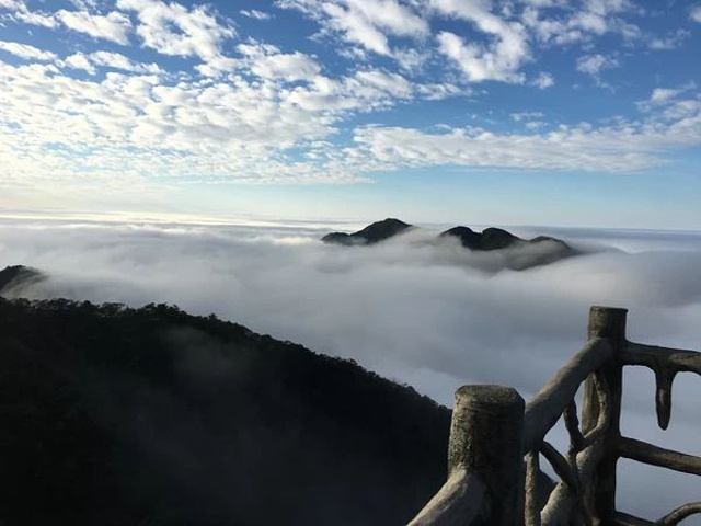 有道是"不上天台山,不识莽山貌".