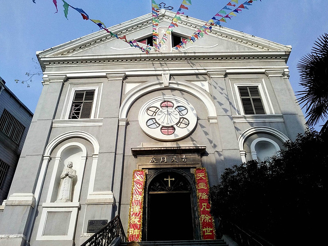 花园山天主教堂位于武昌区蛇山以北,凤凰山以