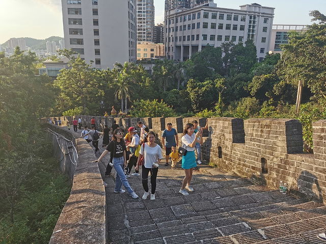 "在深圳也能登长城,仿造八达岭1:1修建_求水山景区"的评论