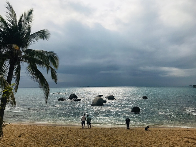 上面写着天涯海角,单纯看这几个字自然是没多大意思