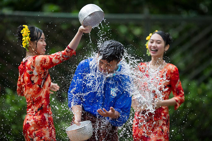 傣族泼水节