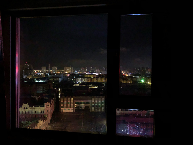 民宿窗外夜景