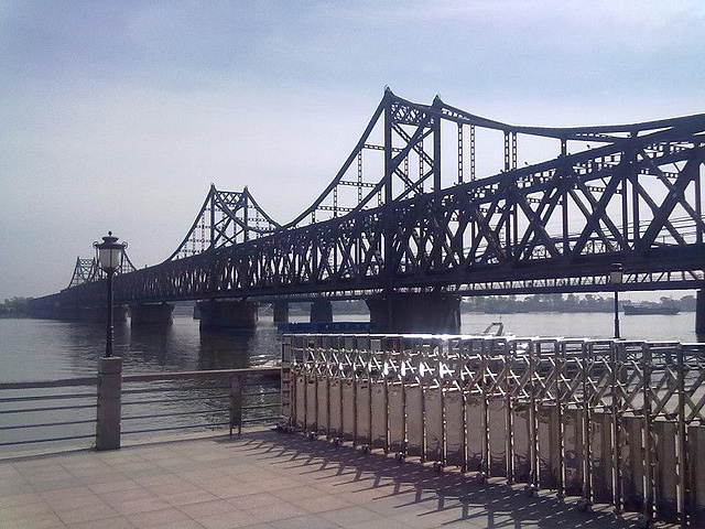 鸭绿江公园是国家重点风景名胜区鸭绿江风景名胜区的核心景区,位于