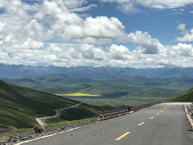 路上的风景很好.这一路的风景,真是绝美.走不寻常路,看不一样的风景.