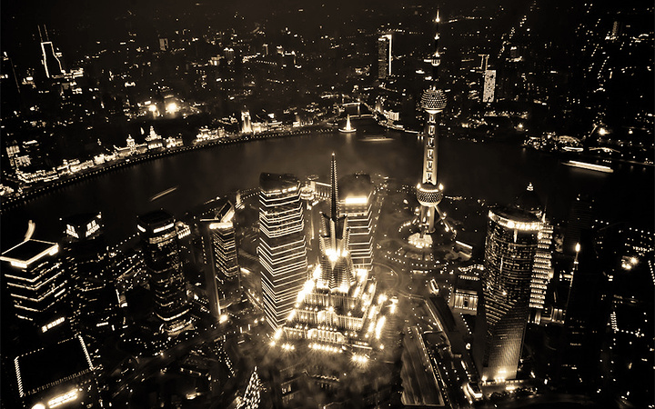 想俯瞰整个黄浦江夜景就必须去上海环球金融中心,其实也可以去