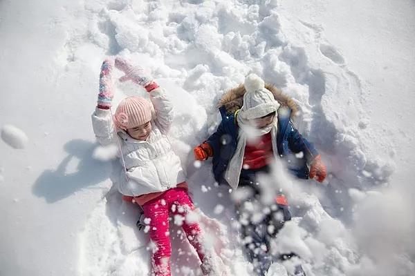 天湖滑雪场  身在北方的小伙伴们 童年的记忆里 肯定少不了打雪仗