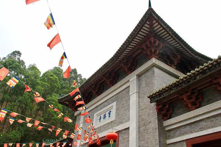 佛山宝林寺原在 顺德 大良外凤山西麓,始建于唐末五代,后来因历史原因