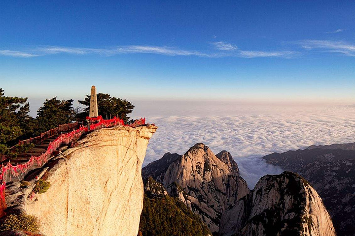 "96华山是神州九大观日处之一,最佳观赏点在华山东峰的朝阳台