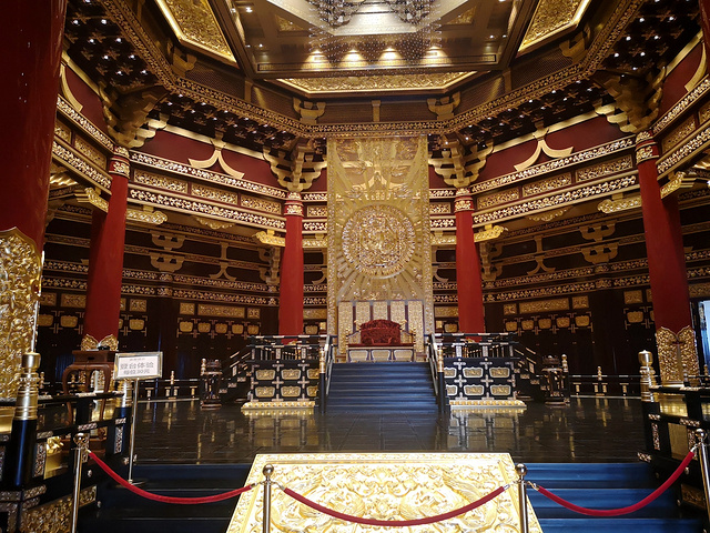 是中国古代历史上最高建筑,位于明堂遗址西北侧,现在的建筑是为保护