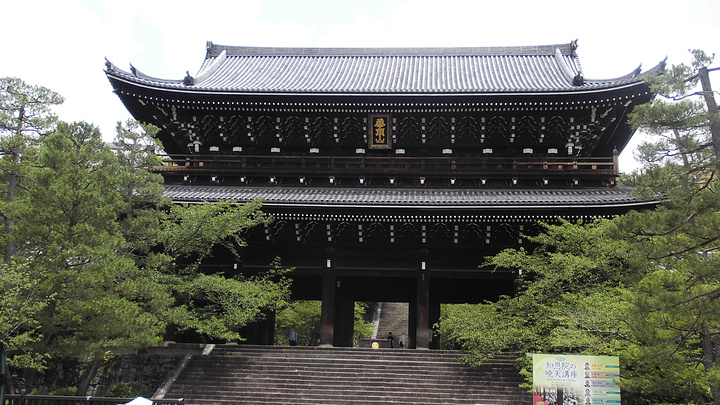 原本没计划到这个地方来,但是从圆山公园出来就可以看到这个知恩寺