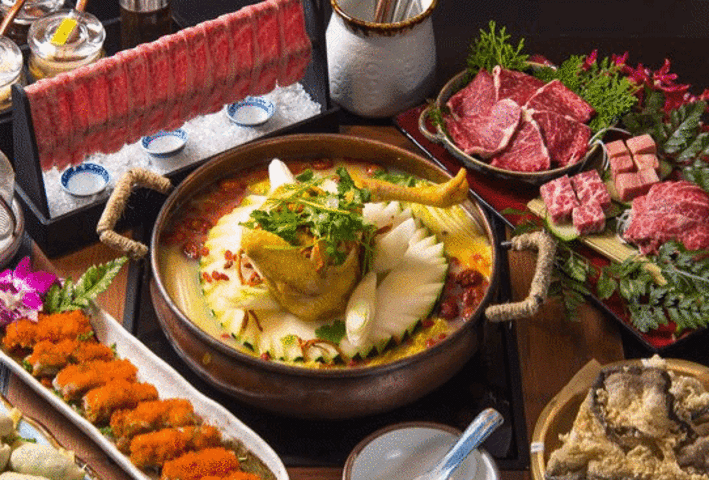 山药,芹菜,红枣,枸杞等食材,光汤底用料就非常花心思_袍公馆港式火锅