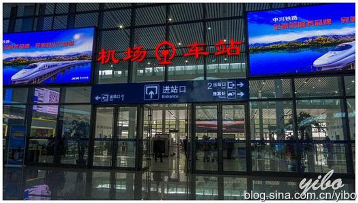 因为中川机场距离兰州市区是非常远的,之前在网上查询乘坐机场大巴到