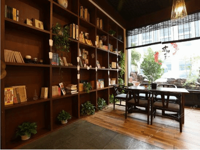 茶书吧还是一如既往地安静