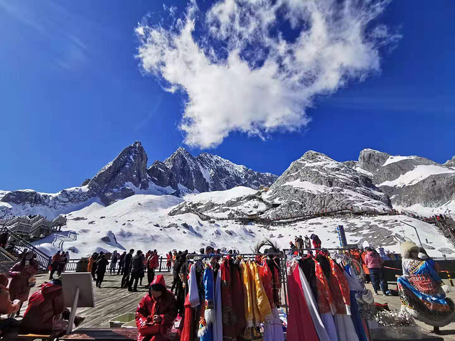 玉龙雪山景区冰川公园大索道不能提前订票,当天早上8点准时线上抢票