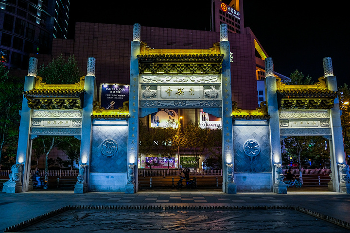 后来无寺有名,发展为商业繁华区,成为无锡市中心的代名词_崇安寺景区"