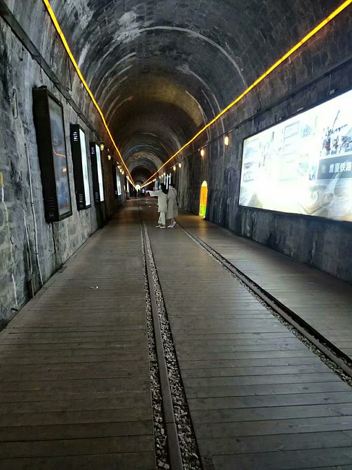 鸿山隧道内