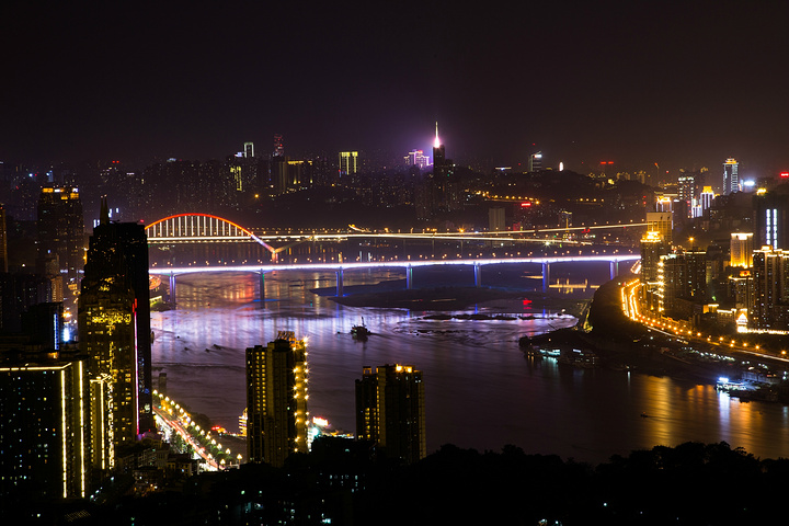 89 首页 重庆南岸区  南山一棵树观景台是观看朝天门夜景较佳处