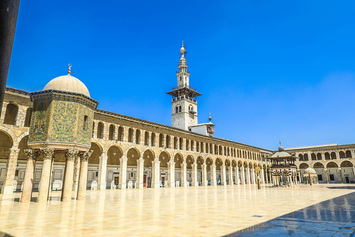 该清真寺是大马士革的标志性建筑.这个是很神奇的事情!