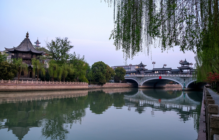 运河扬州段是大运河最古老的一段.
