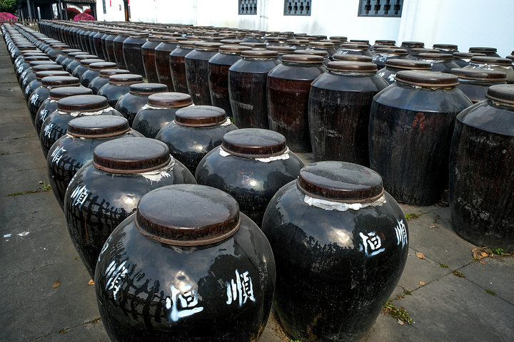 上午去镇江恒顺醋业的醋文化博物馆参观.
