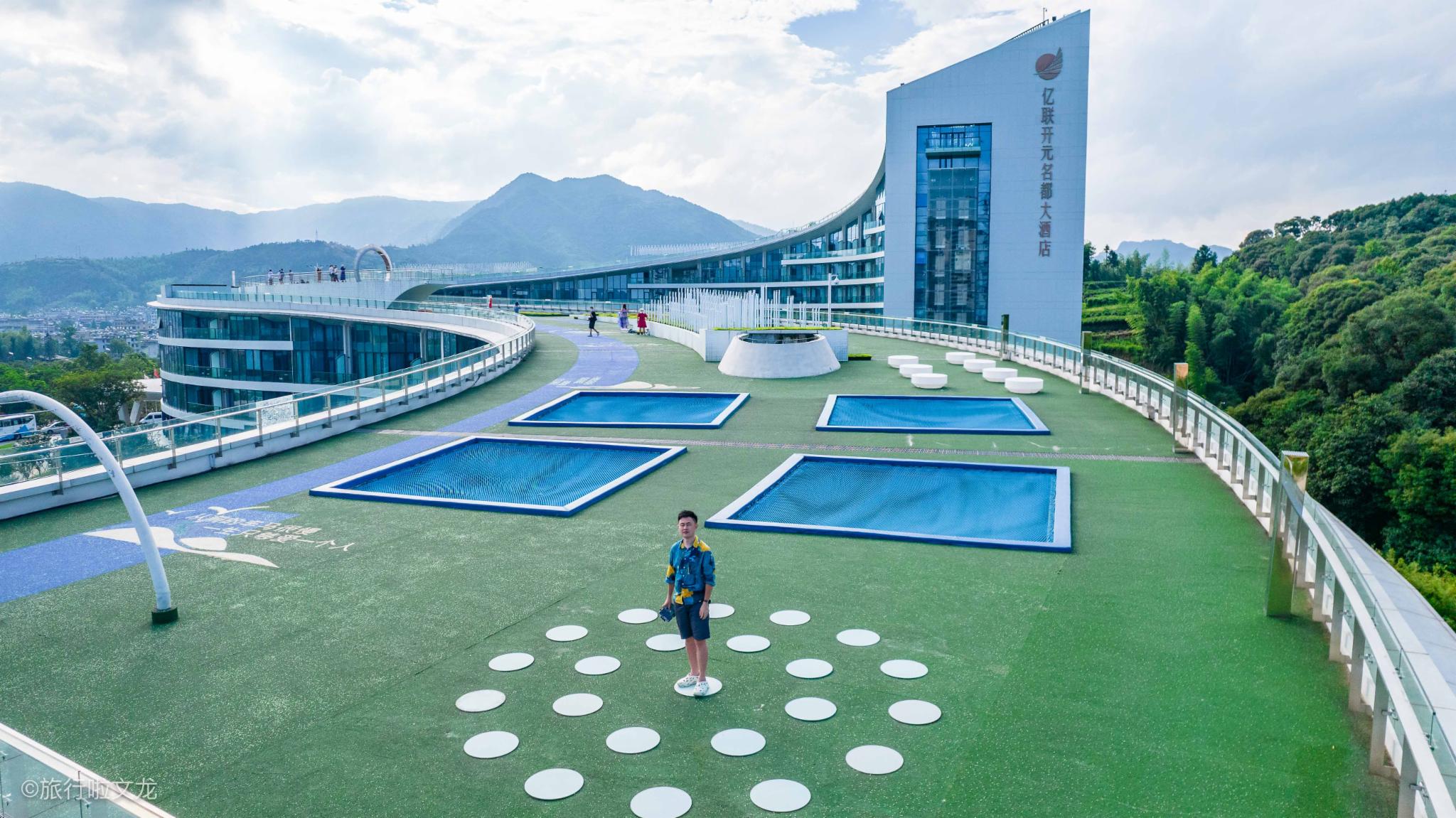 温州华东大峡谷旅游，住进温泉酒店看上古田园坐小火车