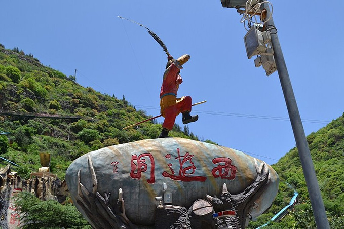 由西游洞,水帘洞,观音洞三个主景区构成