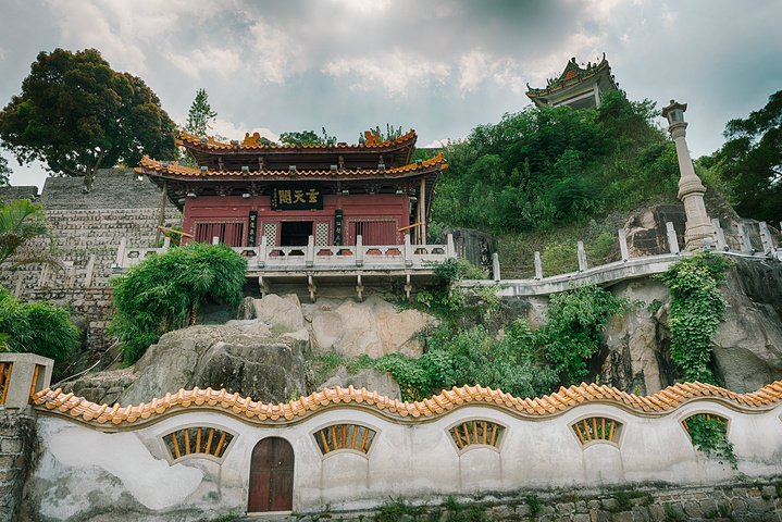 始建于唐朝的潮州开元寺是中国著名的佛教寺院,也是广东四大古寺之一.