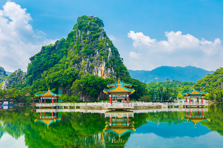 可以欣赏到星湖风景区最具标志性的景色——水月岩云_七星岩景区"的