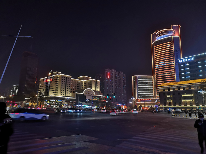 太原最早的街道——迎泽大街,一路上也能看到很好的夜景