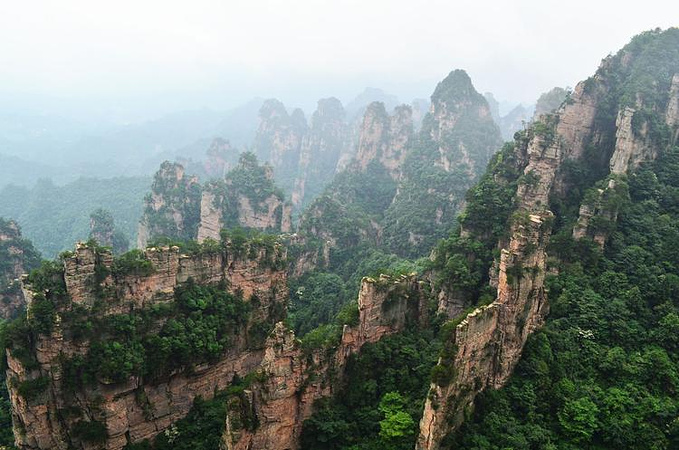 远离都市喧嚣到张家界看山玩水