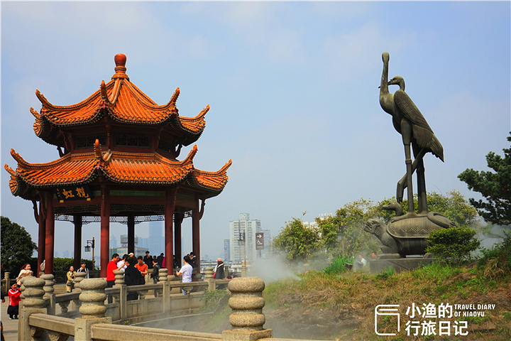 黄鹤楼是武汉最有名的景点之一,"昔人已乘黄鹤去,此地空余黄鹤楼""