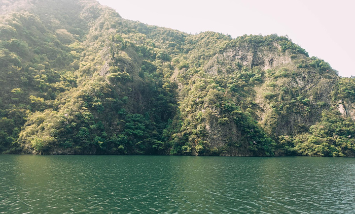 五泄禅寺坐落于浙江诸暨五泄风景区的核心地带,距东龙潭仅二三百米.