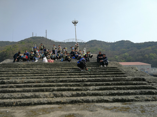 我们乘坐游,来到美丽的大鹿岛赶海,瞻仰甲午海战的民族英雄邓世昌!