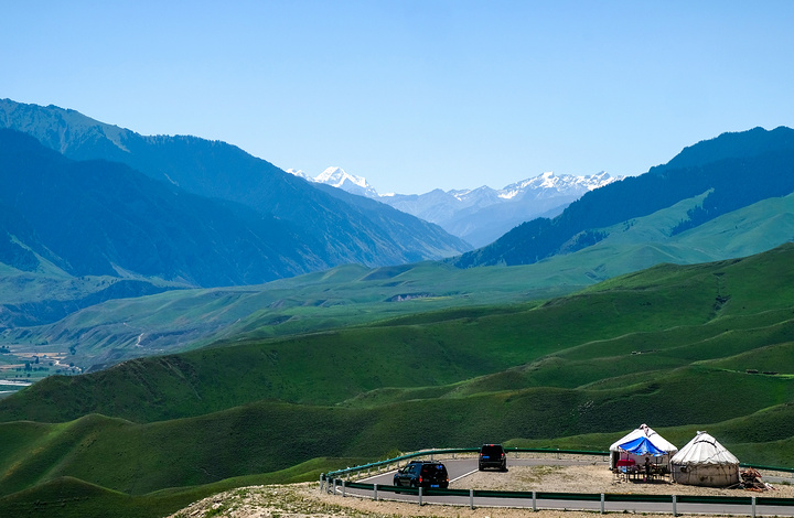 喀拉峻风景区是伊犁最好的高山,草甸,草原,"喀拉峻"是哈萨克语,意思是