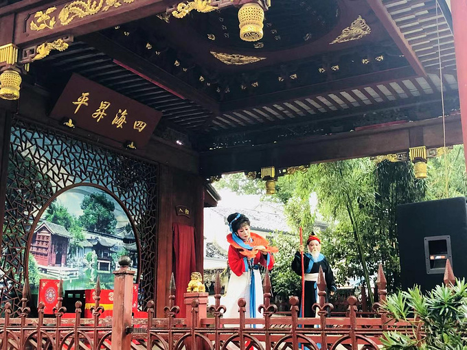 戏台唱戏的姑姑们