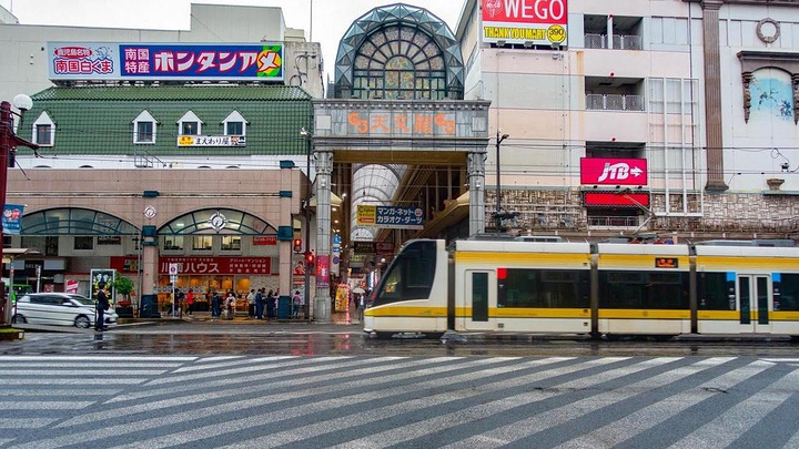 鹿儿岛最繁荣的街道,这里购物店和餐饮店居多,以白熊刨冰为首,许多