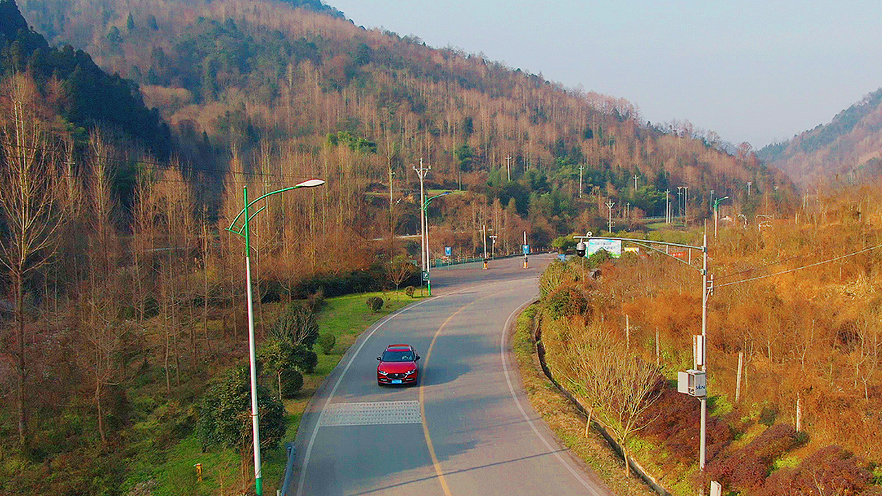 没想到在四川成都深山峻岭中，竟然还有这样一个小镇！离成都市仅60公里！