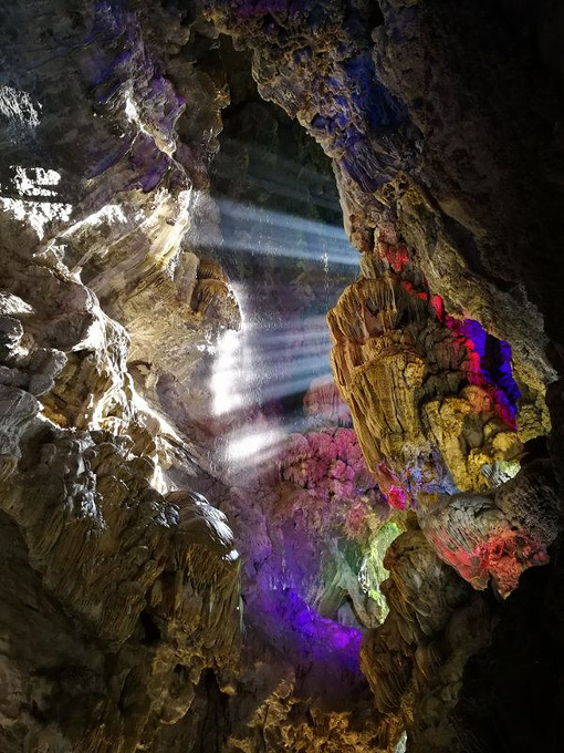 探原始溶洞,赏亚热带雨林——在广西通灵大峡谷惊遇壮观的瀑布奇景.