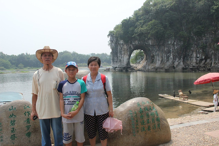 水流月不去,月去水还流"的绝妙意境,这就是桂林最富盛名的标志性景点