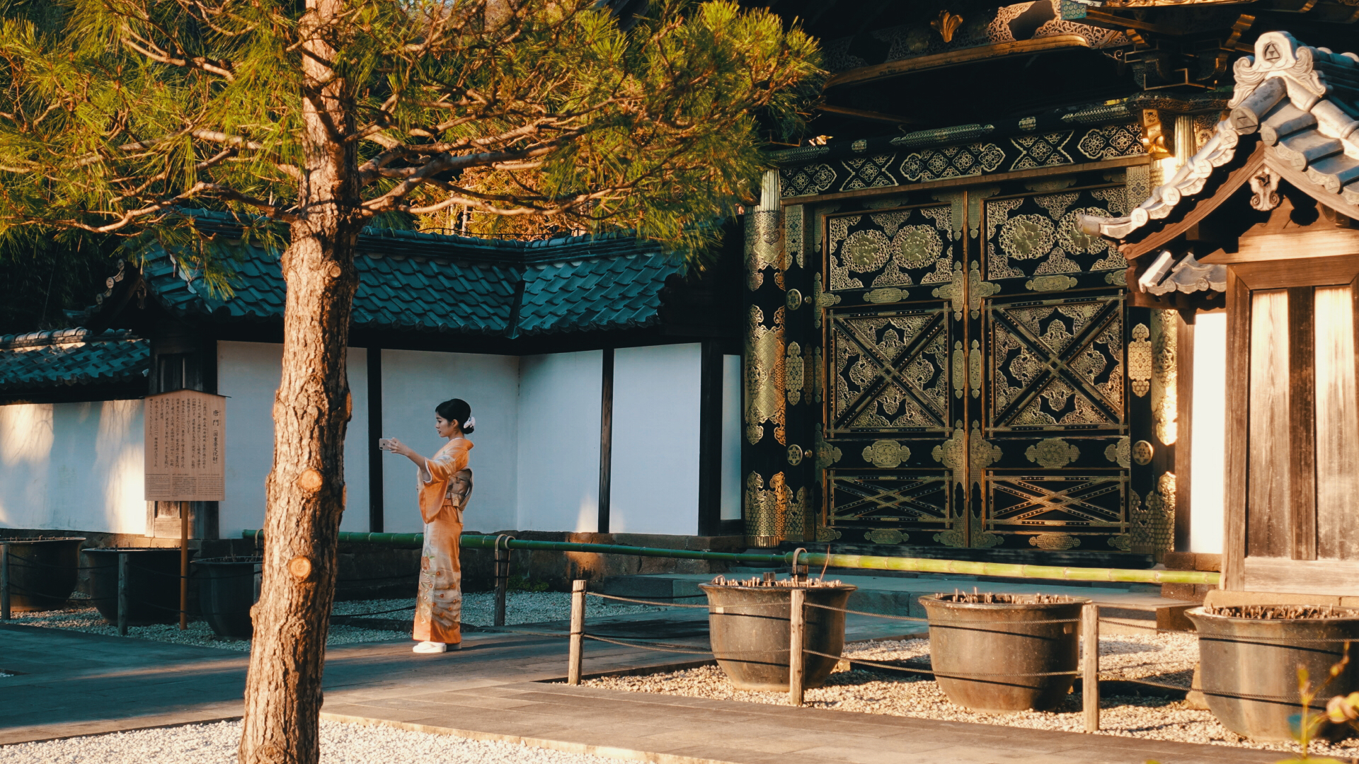 是临济宗圆觉寺的总寺院.我不提倡大家逃票,但是这条小路非常美.