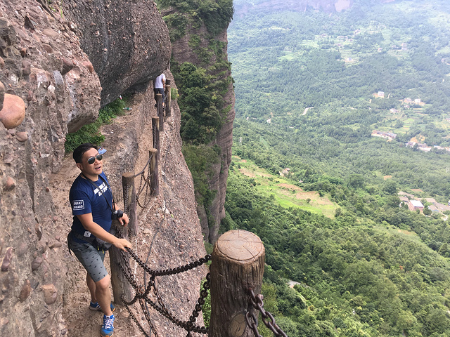 上午剑门关傍晚天赐温泉修整无护栏的栈道徒步是比较挑战心理如果没有