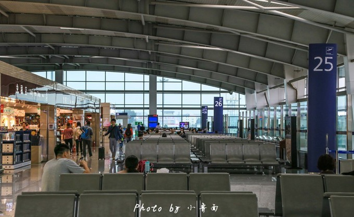 大连周水子国际机场位于中国辽宁省大连市甘井子区为4e级民用运输机场